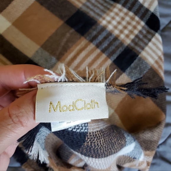 ModCloth Loch & Key Tan Black Plaid
Oversized Blanket Scarf - Picture 7 of 7